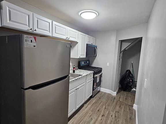 3rd image of 1225 10th Ave #A