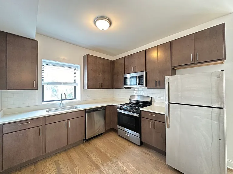 3409 W Fullerton Ave #B3 — Photo 2