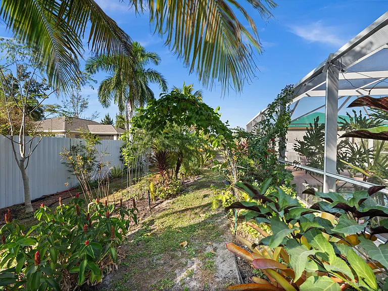 1118 NW 26th Ave — Photo 32
