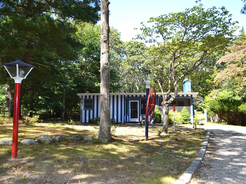 9 Albertines Ln