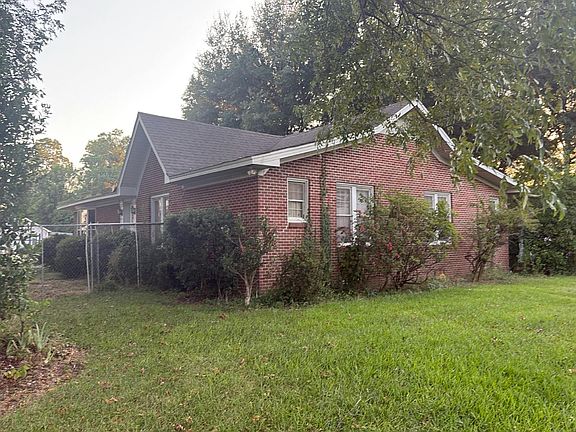 2nd image of 2315 Lakeshore Dr N