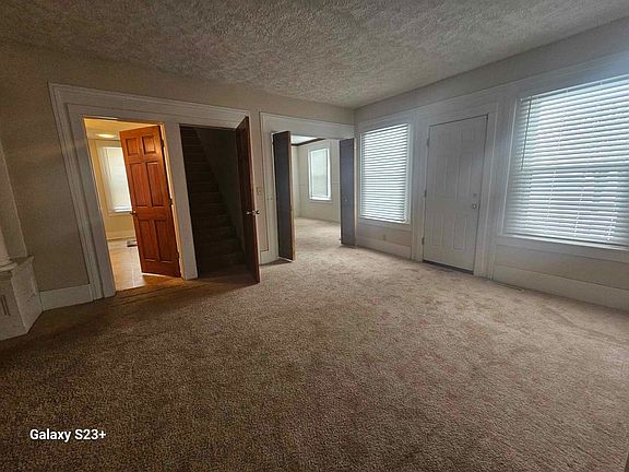 4th image of 547 E Main St