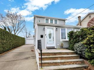 1037 Concord St, Franklin Square, NY 11010
