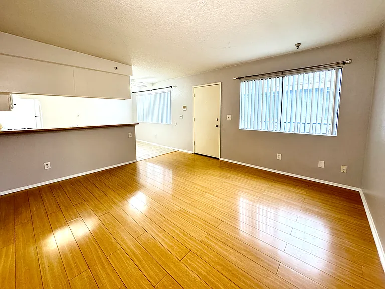 13105 Kornblum Ave — Photo 11