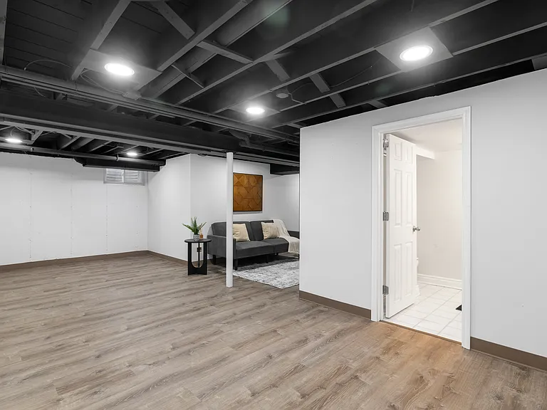 424 W Avery St — Photo 33