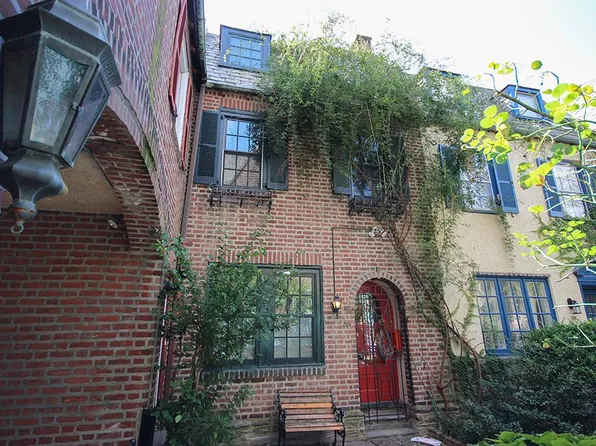 2126 Saint James St, Philadelphia, PA 19103