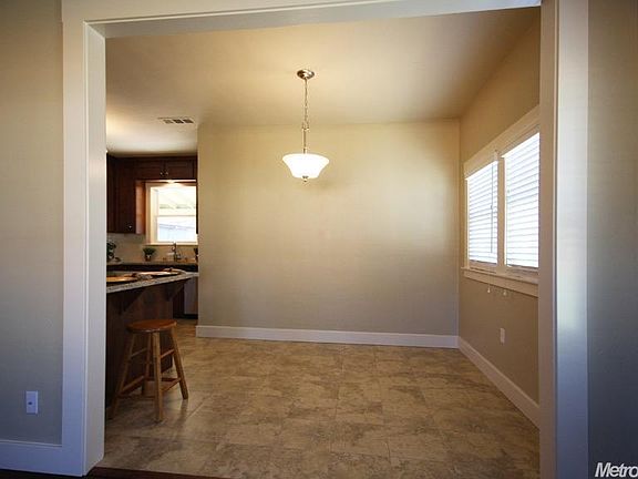 3rd image of 1343 Elwood St