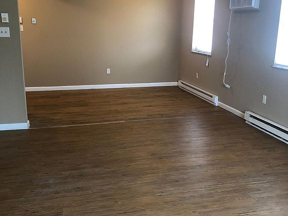 5th image of 1332 Cherry Hill Dr APT 2