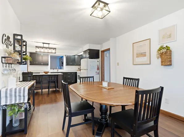 710 5th Ave SE, Dyersville, IA 52040