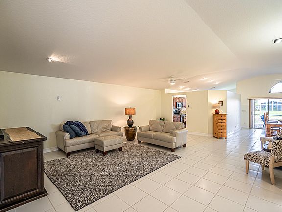 2nd image of 7727 Great Glen Cir