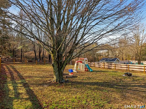 3rd image of 11 Green Briar Road