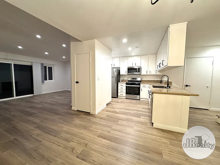 Village Townhomes — Photo 13