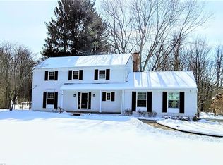 1064 Sheerbrook Dr, Chagrin Falls, OH 44022