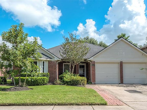 2nd image of 1009 N Sunset Dr