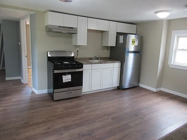 2 bed, 1350 sqft, $2,300 — Photo 2