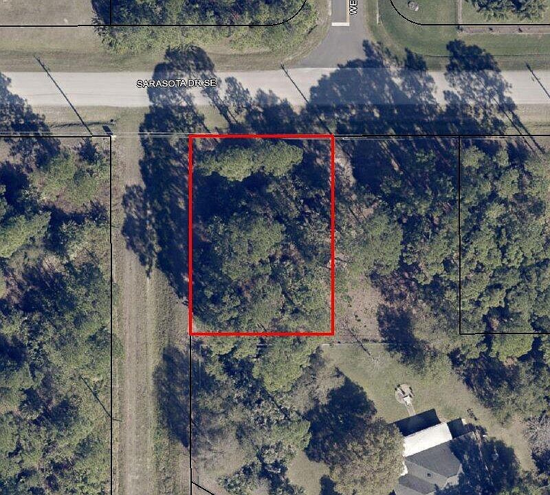 1st image of 714 Sarasota Dr SE