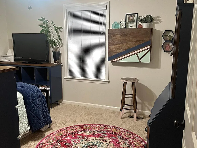 Secondary bedroom, with one closet. (13x11)
