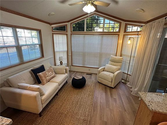 3rd image of 114 Walnut Cir