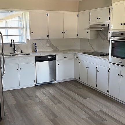 2nd image of 1206 W Elliott St