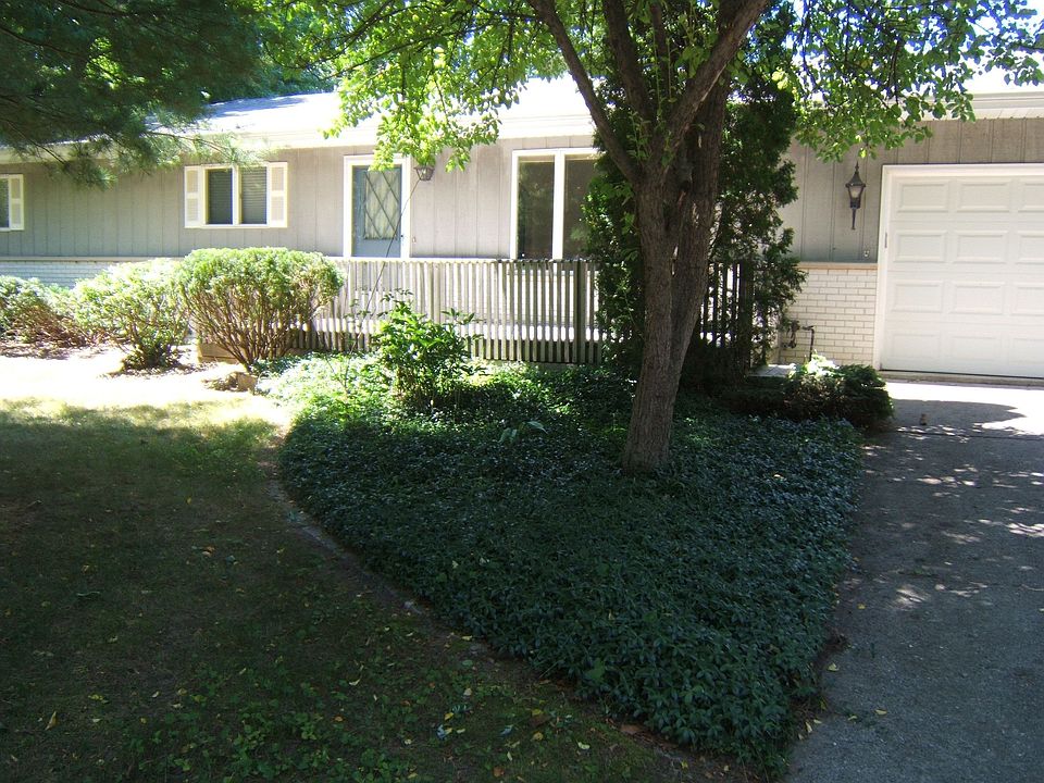 Ranch with Full Lower level.