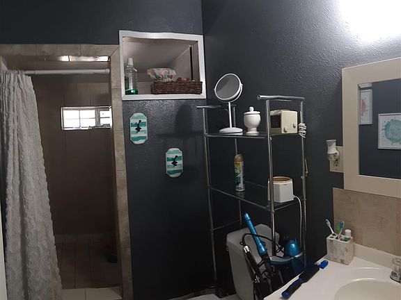 3rd image of 308 SE 11th St