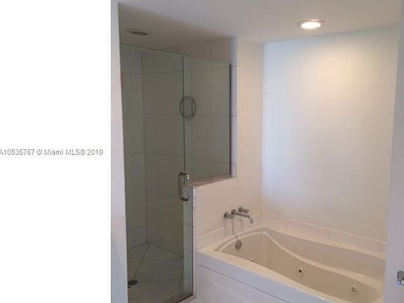 4th image of 500 Brickell Ave APT 1902