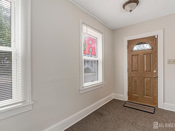 2nd image of 18 Robinson St