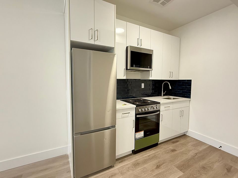 1st image of 900 Rogers Ave #2R