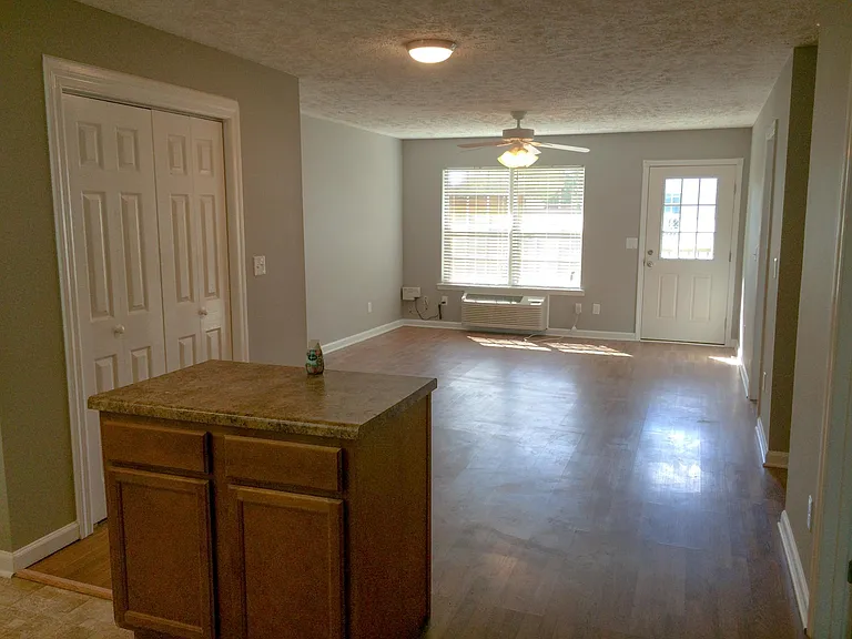 500 E Lauderdale St — Photo 5