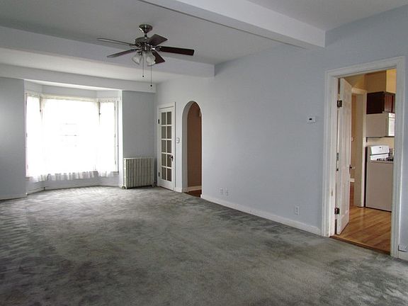 4th image of 102 N Oak St