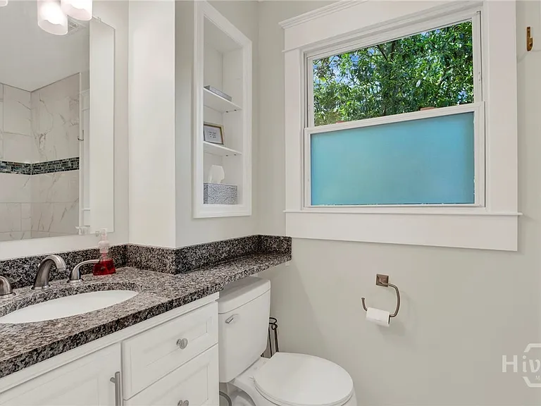 809 E Bolton St — Photo 33