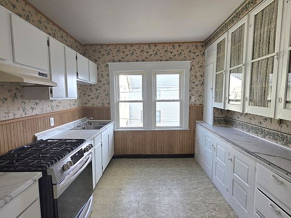 3rd image of 79 Heussy Ave APT 2