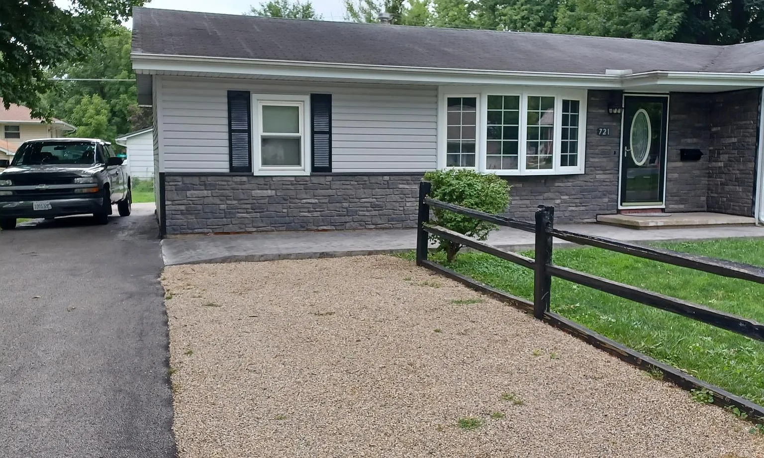 721 E Park St — Photo 1