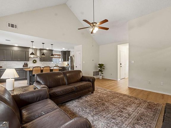 4th image of 1320 Paddocks Way