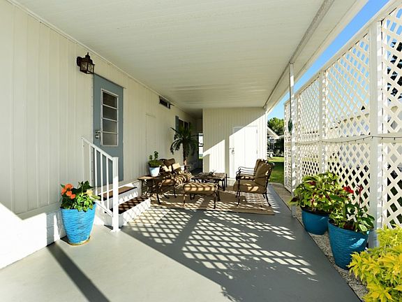 4th image of 912 Laurel Cir