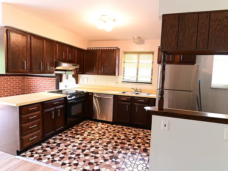 954 La Salle Ave — Photo 8
