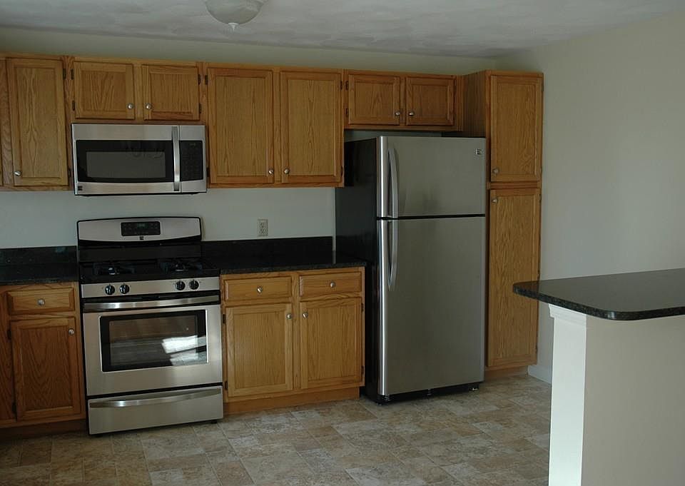 2nd image of 2 Carriage Ln #2