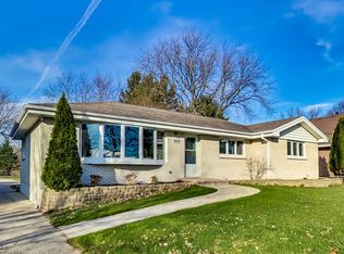 1324 N Wilke Rd, Arlington Heights, IL 60004