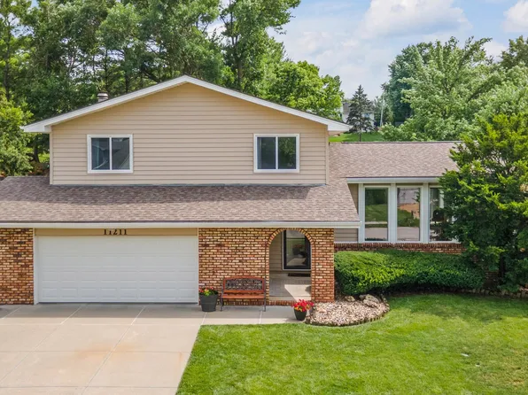 11211 Sahler St, Omaha, NE 68164