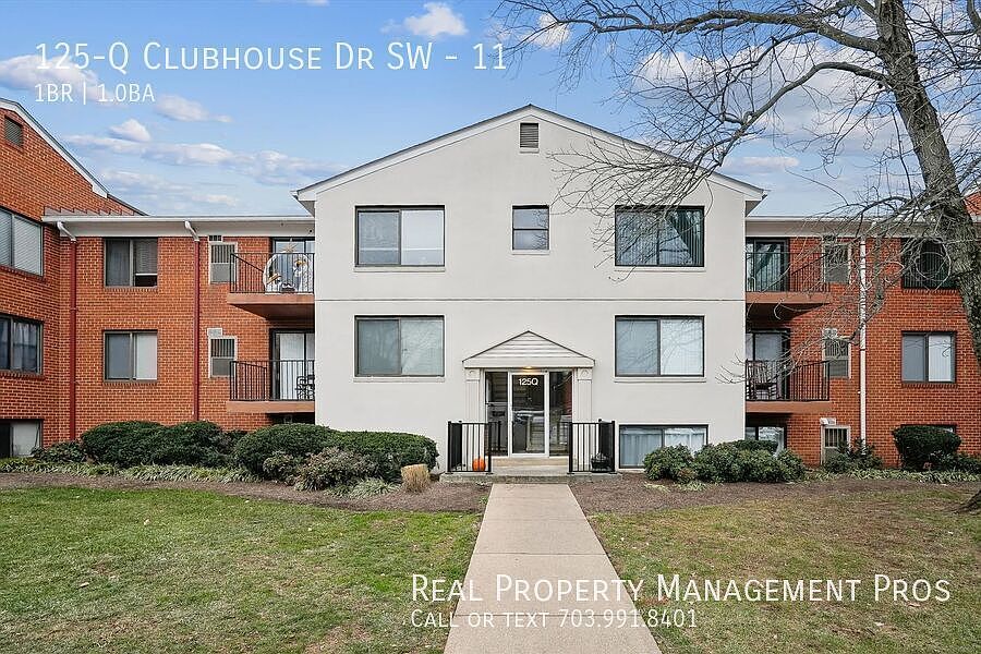 1st image of 125Q Clubhouse Dr SW Unit 11