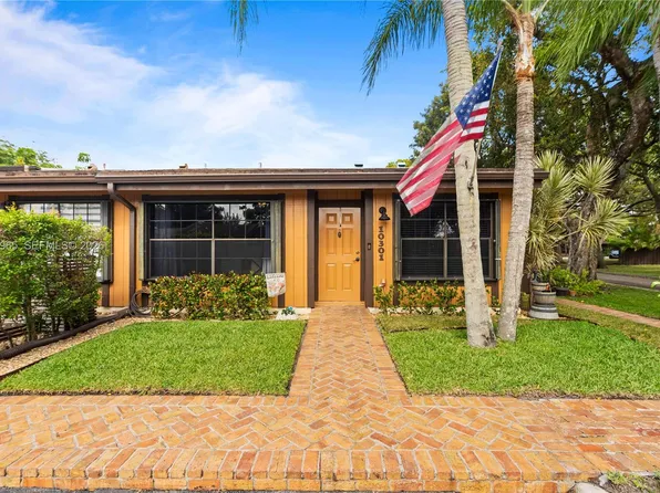 10301 Laurel Ct, Pembroke Pines, FL 33026
