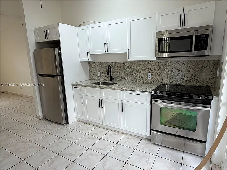 10968 SW 5th St #10968 — Photo 4