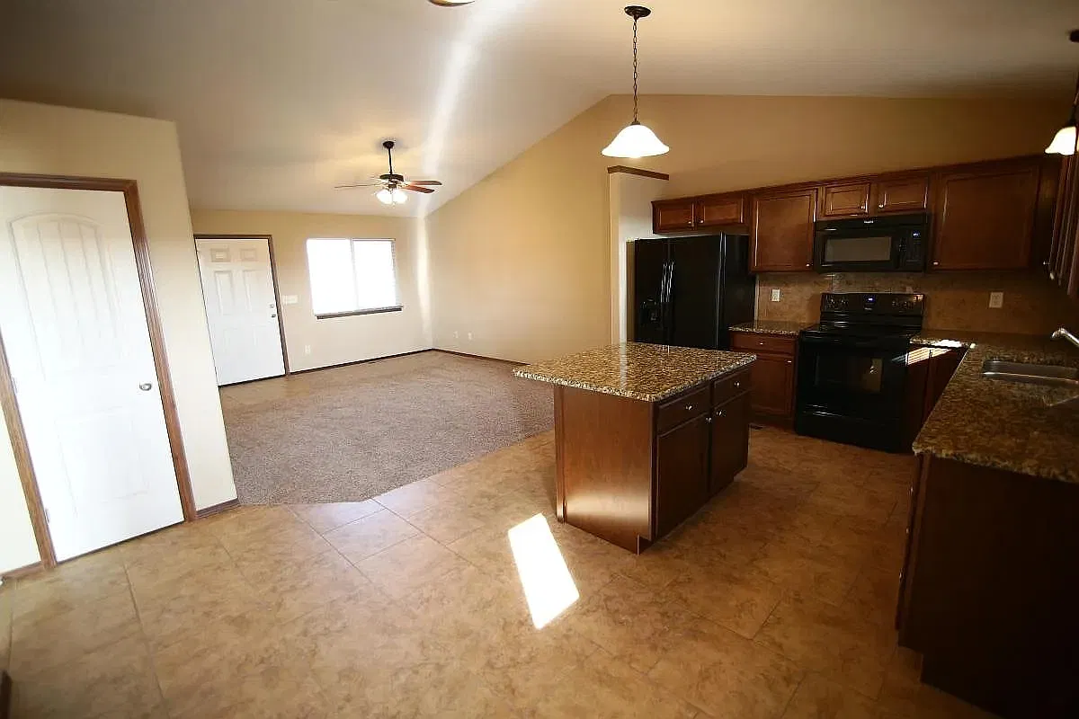 4 bed, 2068 sqft, $1,895 — Photo 1