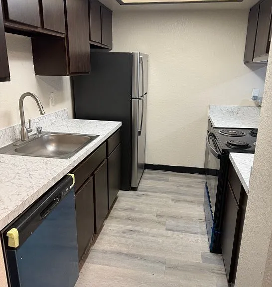 HIDDEN CREEK VILLAGE APTS — Photo 5