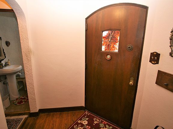 5th image of 900 Sherwood Pl