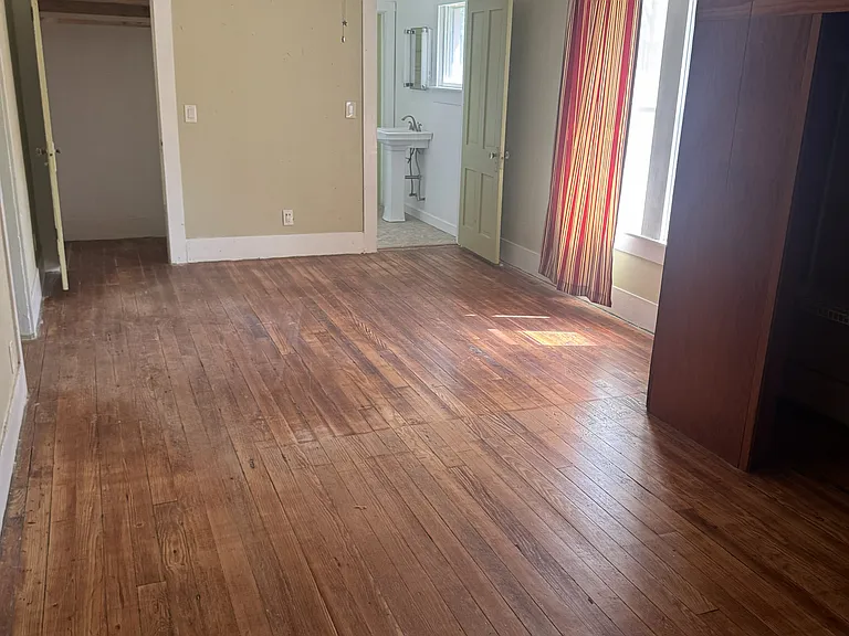 104 Flowers St — Photo 2