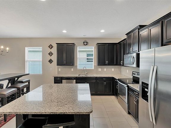 4th image of 2920 Sanderling St