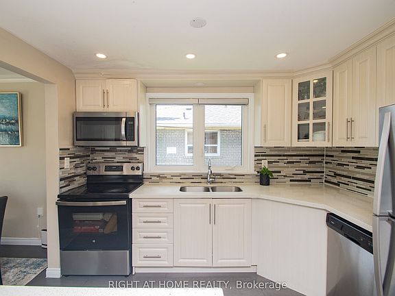 3rd image of 65 Bridgenorth Cres