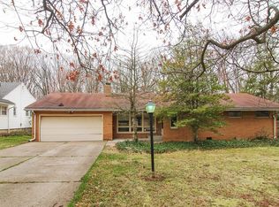 560 Fairhill Dr, Akron, OH 44313