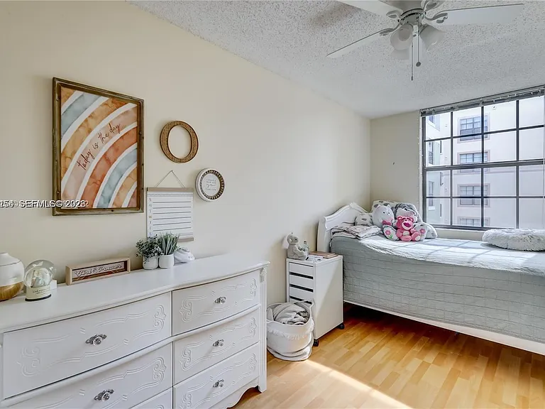 1919 Van Buren St #620A — Photo 14